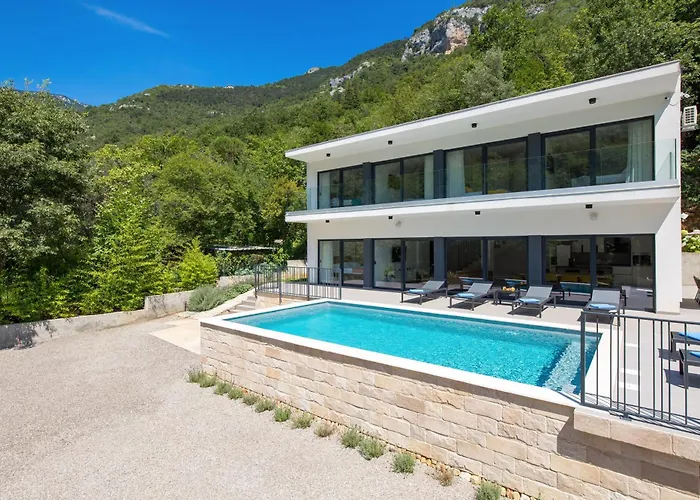 Floris Willa Medveja